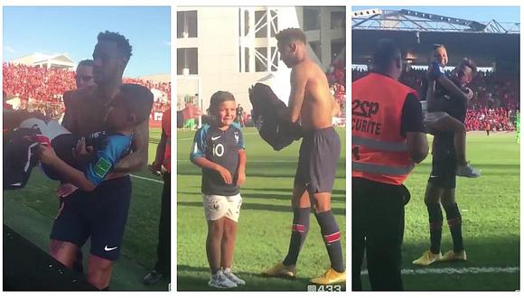 Neymar tuvo noble gesto con niño que se metió en pleno partido