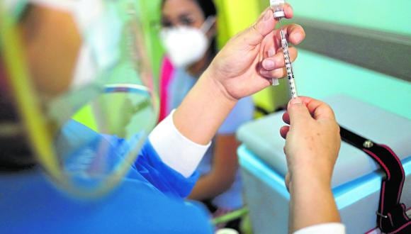 Las tres vacunas que se emplean en el Perú requieren de dos dosis para generar inmunidad.  (Foto: GEC)
