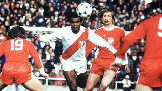 FIFA recordó el primer álbum que lanzó Panini con figurita de Teófilo Cubillas