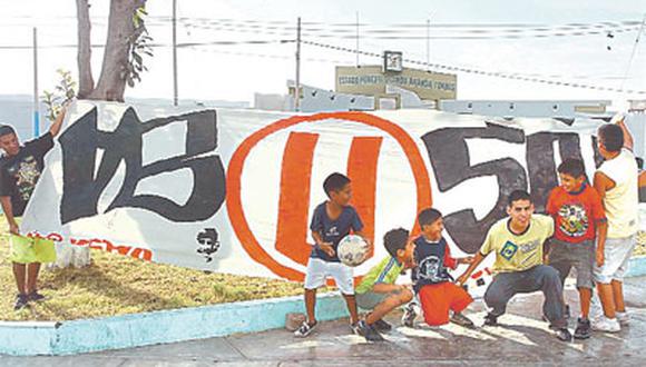 Huacho vive una fiesta, gente desconoce que no habrá partido y hoy llega Trinchera Norte