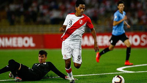 Joao Grimaldo le responde a sus críticos tras fallar gol contra Uruguay