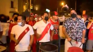 Perú vs. Uruguay: impresionante banderazo de los hinchas de la ‘Blanquirroja’ | VIDEO