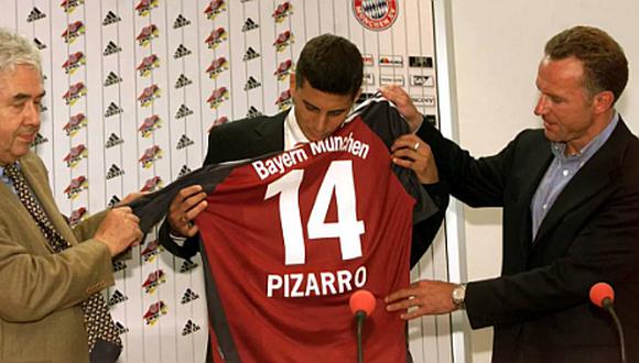 Bayern Munich recuerda a Claudio Pizarro tras su llegada hace 16 años
