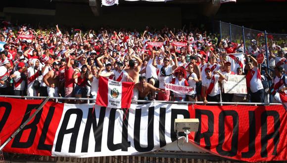 Radamel Falcao se rindió ante el constante aliento de los hinchas peruanos. Foto: @SeleccionPeru.