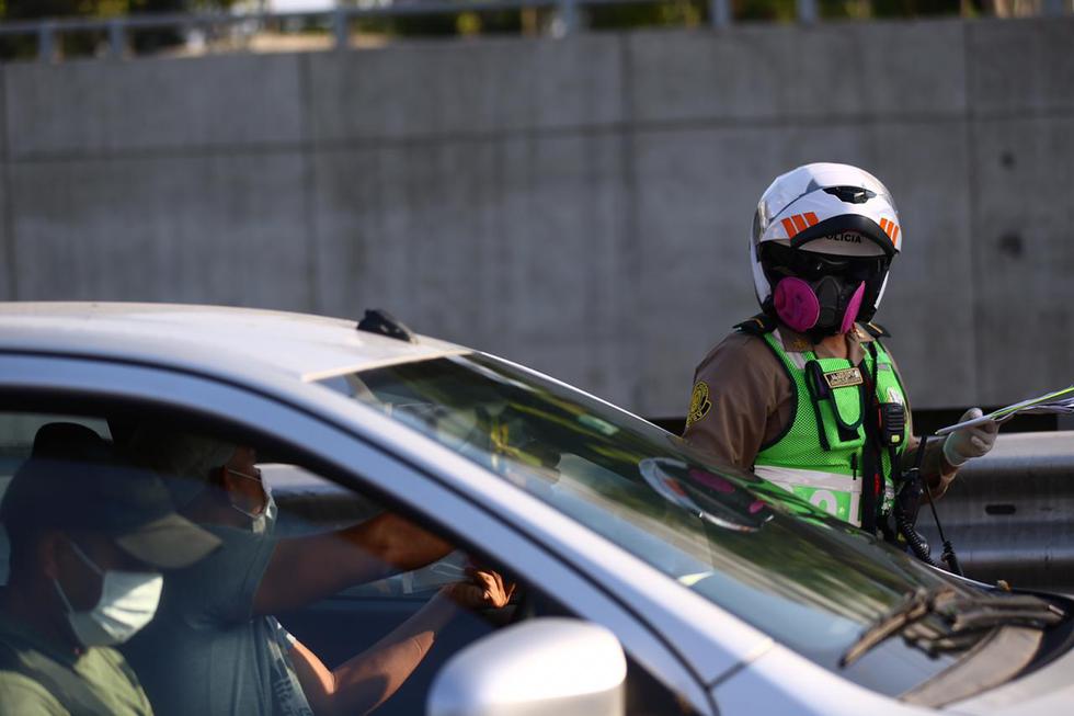 Policía Nacional realizó operativo en el puente Quiñones por el pase vehicular. Foto: Hugo Curotto / GEC