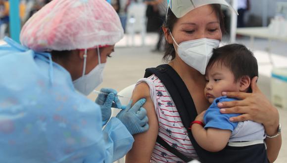 El proceso de vacunación comenzó el martes 9 de febrero en los principales centros de salud en Lima y Callao. Foto: Lino Chipana Obregón / GEC