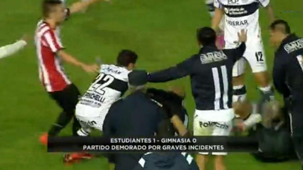 Estudiantes y Gimnasia de La Plata suspendido tras pelea [FOTOS]