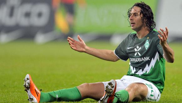 Se complica: Bremen, con Pizarro, cayó en casa 1-0 con el Wolfsburgo