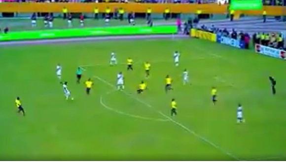 Perú vs. Ecuador: Renato Tapia y el zapatazo que casi es gol peruano [VIDEO]