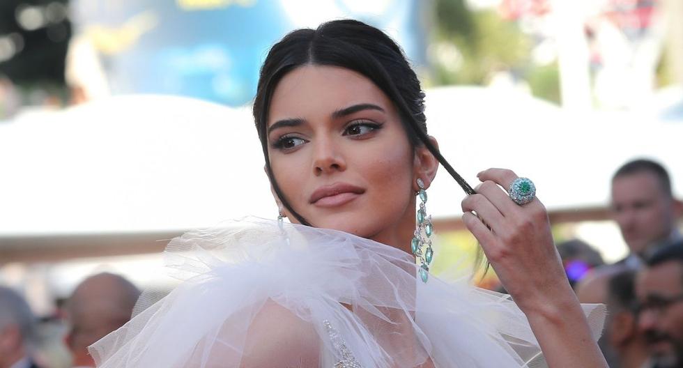 Kendall Jenner, usualmente, no sale a la calle dos veces con la misma ropa. Sí, ella tiene el privilegio de poseer una gran variedad de prendas. (Foto: AFP | Mary Rossell)