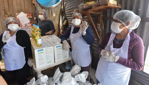Ministra Silvana Vargas supervisó la entrega de alimentos a ollas comunes de las zonas de Ticlio Chico y Nuevo Milenio. Foto: Midis