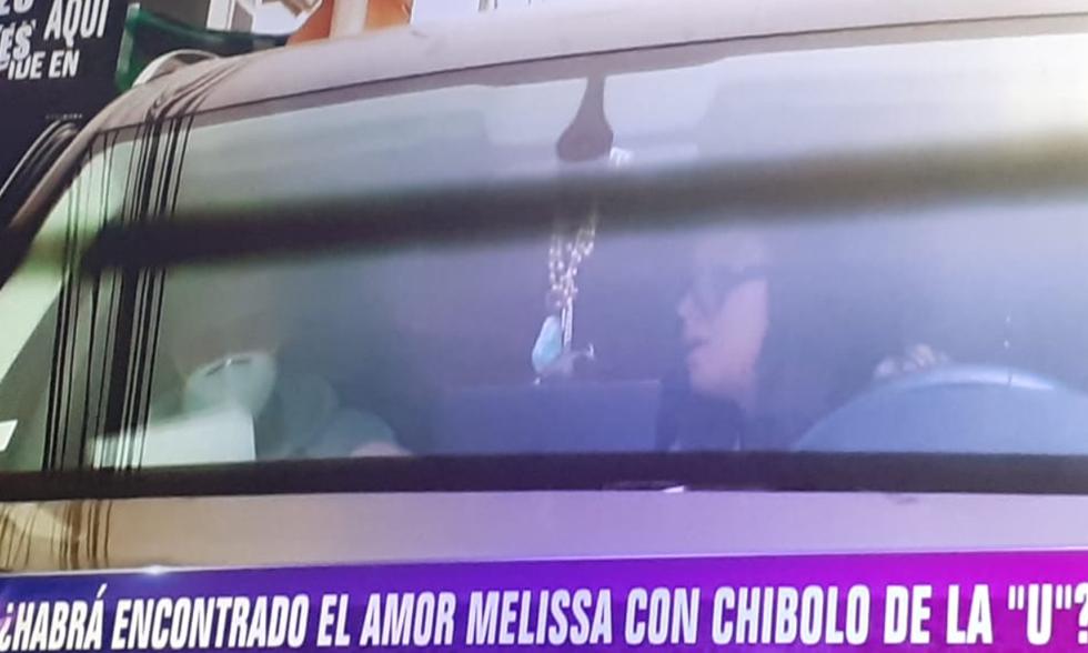 El jugador crema fue "ampayado" por el programa Magaly TV: La Firme cuando ambos se encontraban dentro de un auto, el cual era manejado por la "Blanca de Chucuito". (FOTO: Captura)