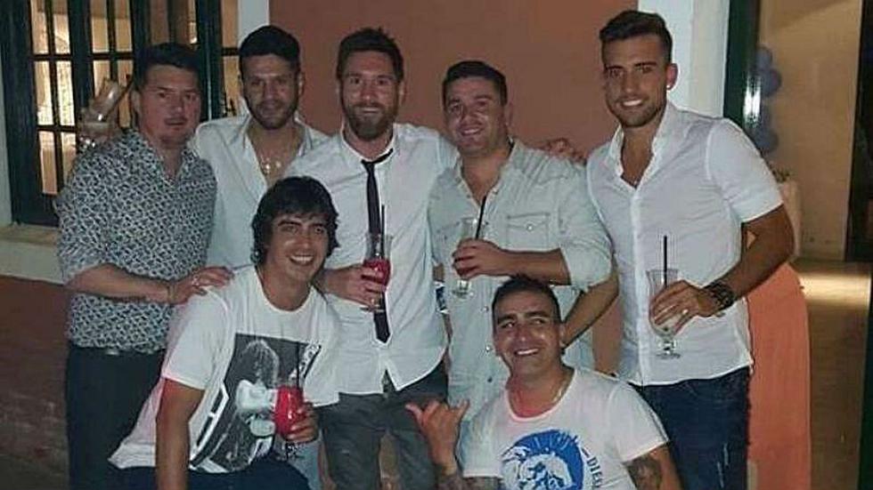 Lionel Messi se divierte de noche en Rosario (GALERÍA)