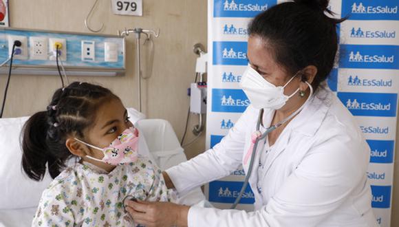 Equipo del hospital Almenara realizó exitoso trasplante a menor de Cerro de Pasco que padecía de hepatitis A. Foto: EsSalud