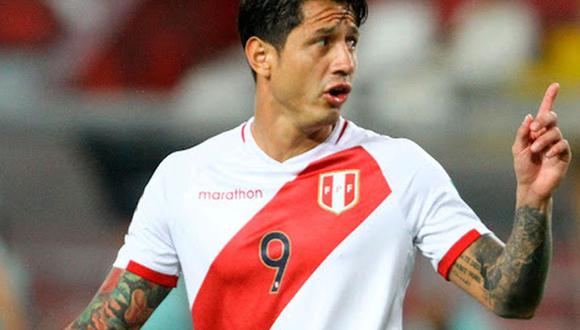 Gianluca Lapadula tuvo la primera opción clara de gol de Perú y en las redes sociales la hinchada lo alabó