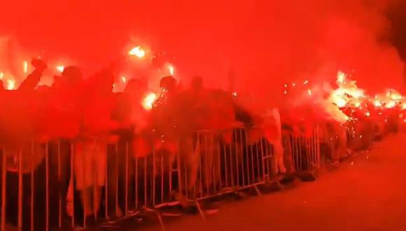 Internacional vs. Athletico Paranaense: hinchas colorados 'incendian' las afueras del Beira-Río | VIDEO