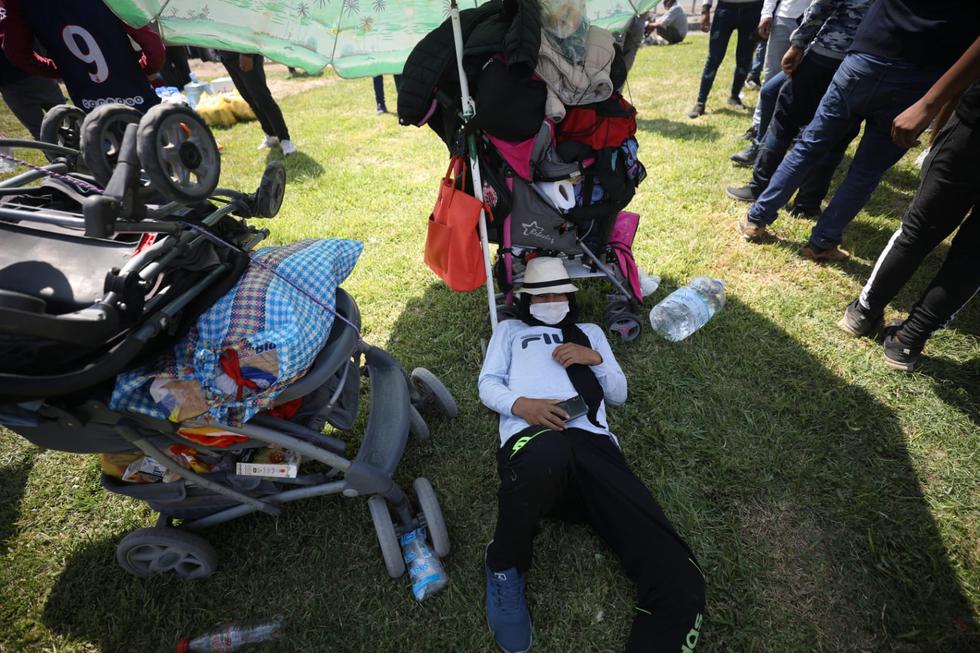 Cusco: decena de pobladores caminan por la Panamericana Sur para llegar a la Ciudad Imperial. Foto: Britanie Arroyo / GEC