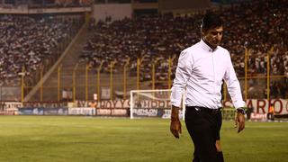 Hinchas de Universitario descargan su furia contra Óscar Ibáñez 