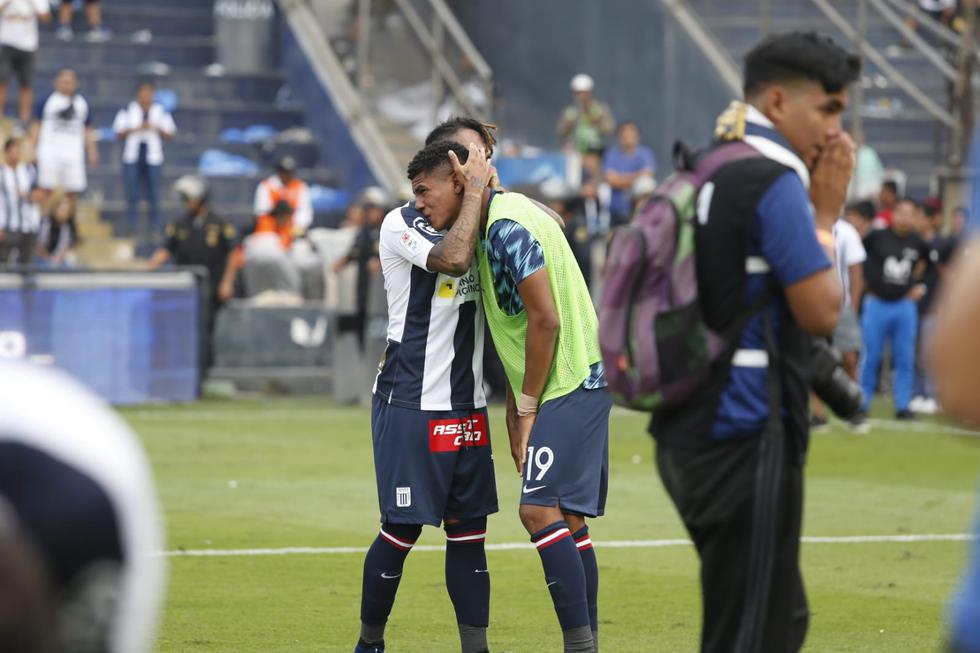 Los jugadores de Alianza Lima abandonaron cabizbajos el campo de Matute tras perder la final | Foto: GEC