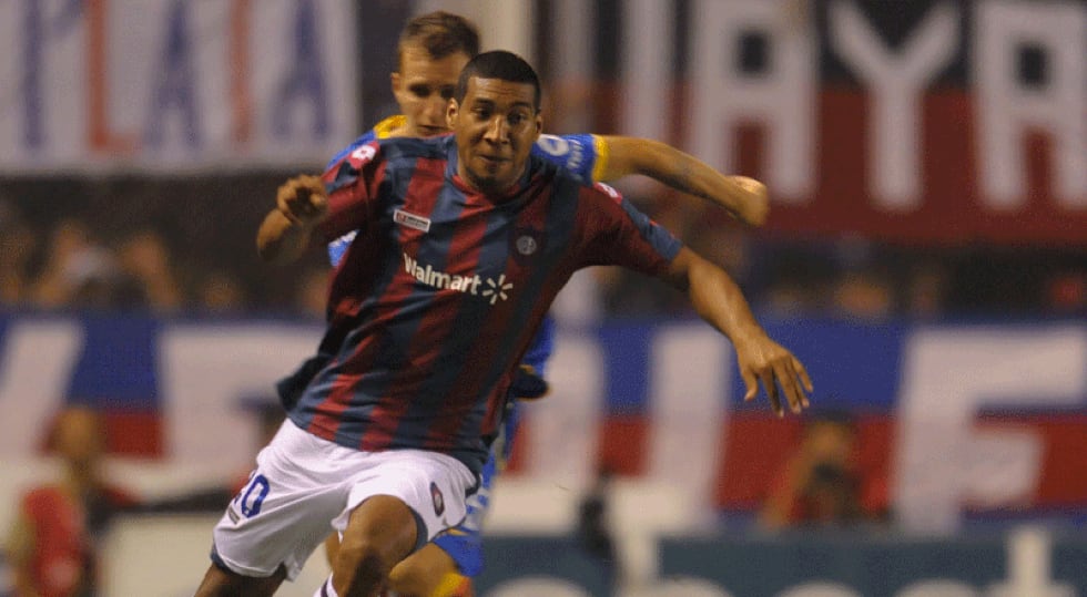 Carmona interesa al Werder Bremen y podría jugar junto a Pizarro