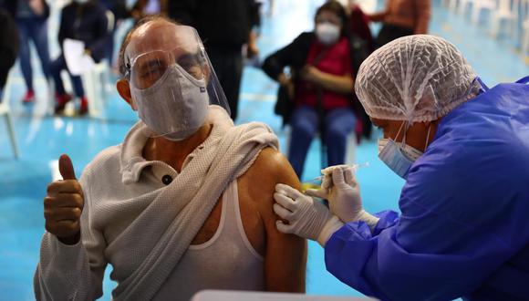 El proceso de vacunación comenzó el martes 9 de febrero en los principales centros de salud en Lima y Callao. (Foto: Hugo Curotto/@photo.gec)