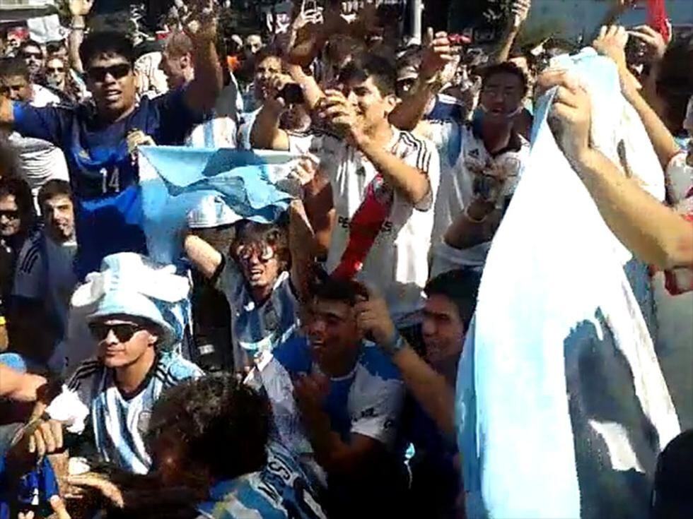 Así festejaron los argentinos su clasificación a cuartos de final [VIDEO]