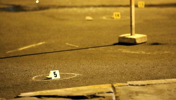 Más de 15 casquillos recogieron los peritos de criminalística en la escena de la balacera en la que murió un menor de 16 años y el futbolista Patricio Arce resultó herido. (Foto: César Grados / @photo.gec)