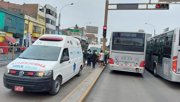 La vía exclusiva donde se reportó el choque del bus del Metropolitano ya fue liberada.  (Foto: Sisol)