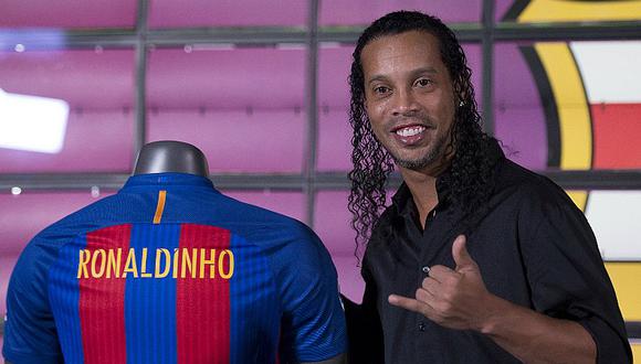 Ronaldinho y sus curiosas camisetas para el Carnaval de Río [FOTO]