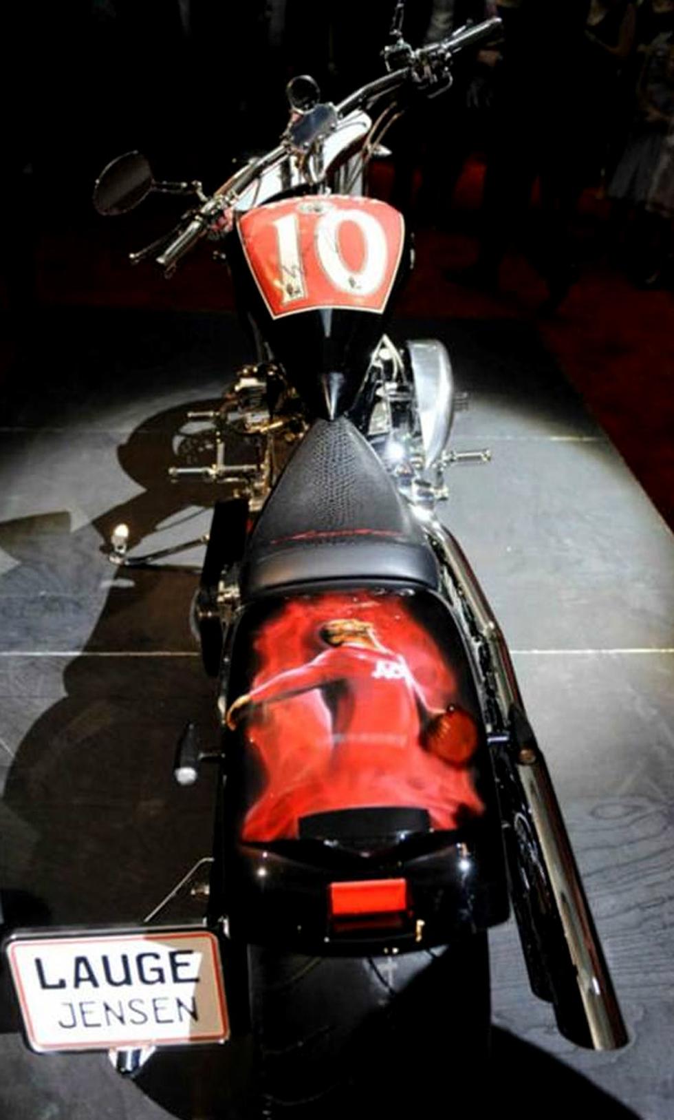 Mira la moto diseñada por el propio Wayne Rooney