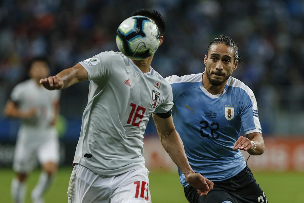 Martin Caceres acaba contrato con la Fiorentina y Botafogo ya expresó interés en él. (Foto: AFP)