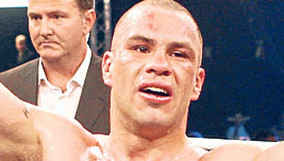 Boxeador argentino garay golpea a dos hombres en un bar