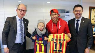 Barcelona: Neymar y su hijo se hacen socios del club azulgrana [VIDEO]