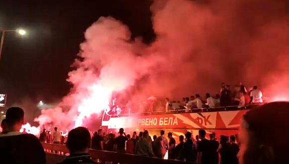 Plantel incendia el bus de su propio equipo al celebrar el título [VIDEO]