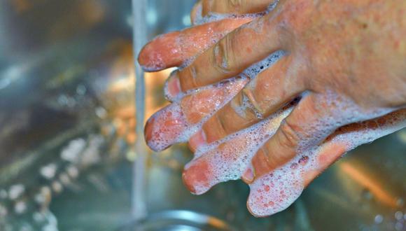 Una de las recomendaciones dadas por las autoridades sanitarias para evitar la expansión del virus es el escrupuloso lavado de manos. (Foto: Referencial - Pixabay)
