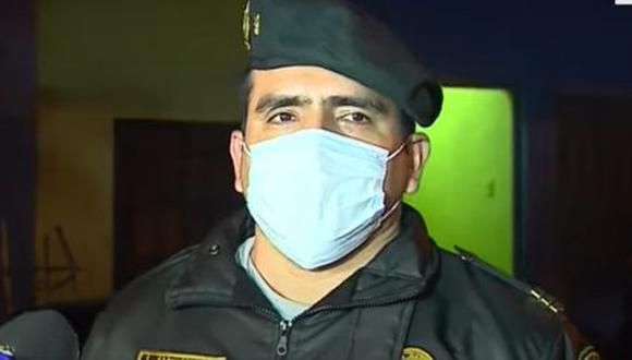 El capitán PNP José Amezquita, quien estuvo en la operación en el interior de la discoteca Thomas Restobar, aclaró que la puerta del local estaba abierta, pero “con el tumulto de la gente, se cerró" y se quedaron atrapados. (Foto: Captura Tv Perú)