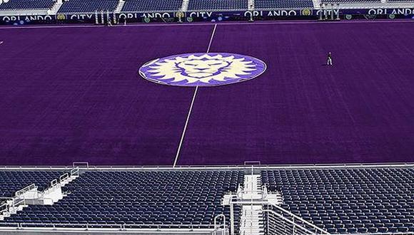 ¿Por qué el Orlando City de Kaká pintó su césped de violeta?