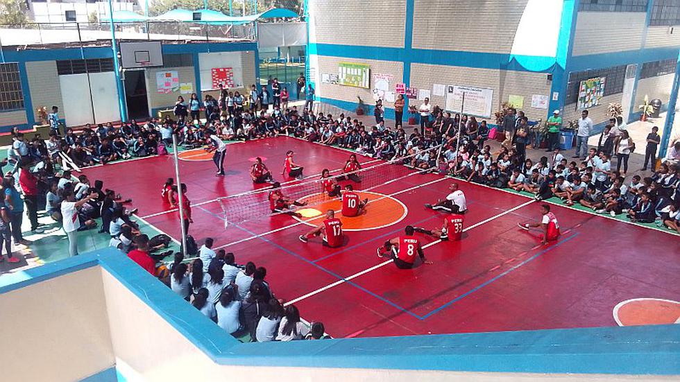 Deportistas Top Perú llegaron a la IE Túpac Amaru y dieron lección de vida inspirada en el deporte