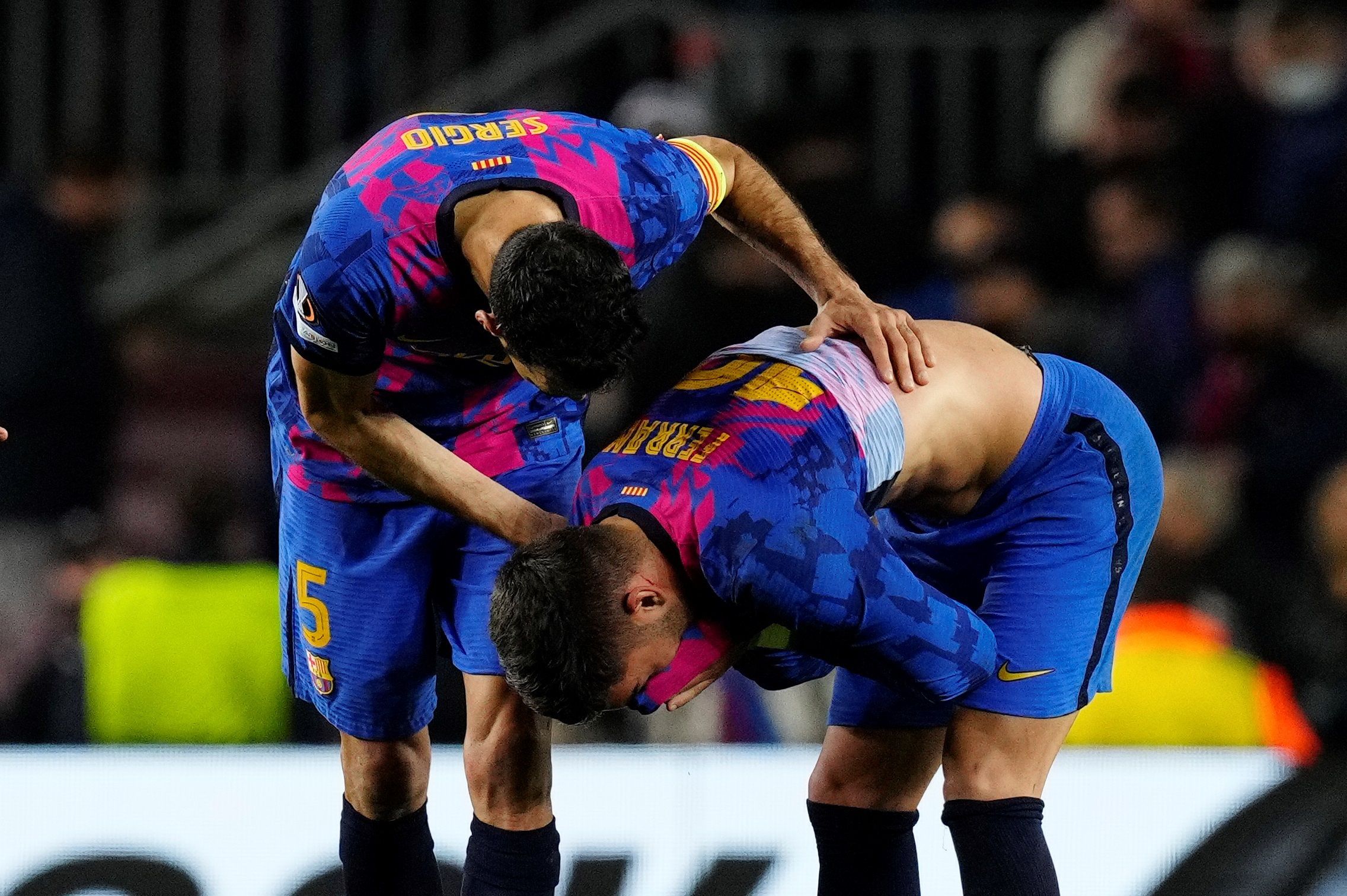 Ferran Torres lloró por sus ocasiones fallidas de gol en el partido Barcelona vs. Napoli. (Foto: EFE)