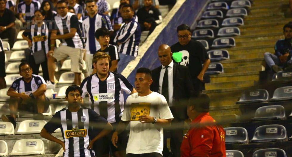 Jean Deza fue agredido  verbalmente por los hinchas al inicio y final del partido