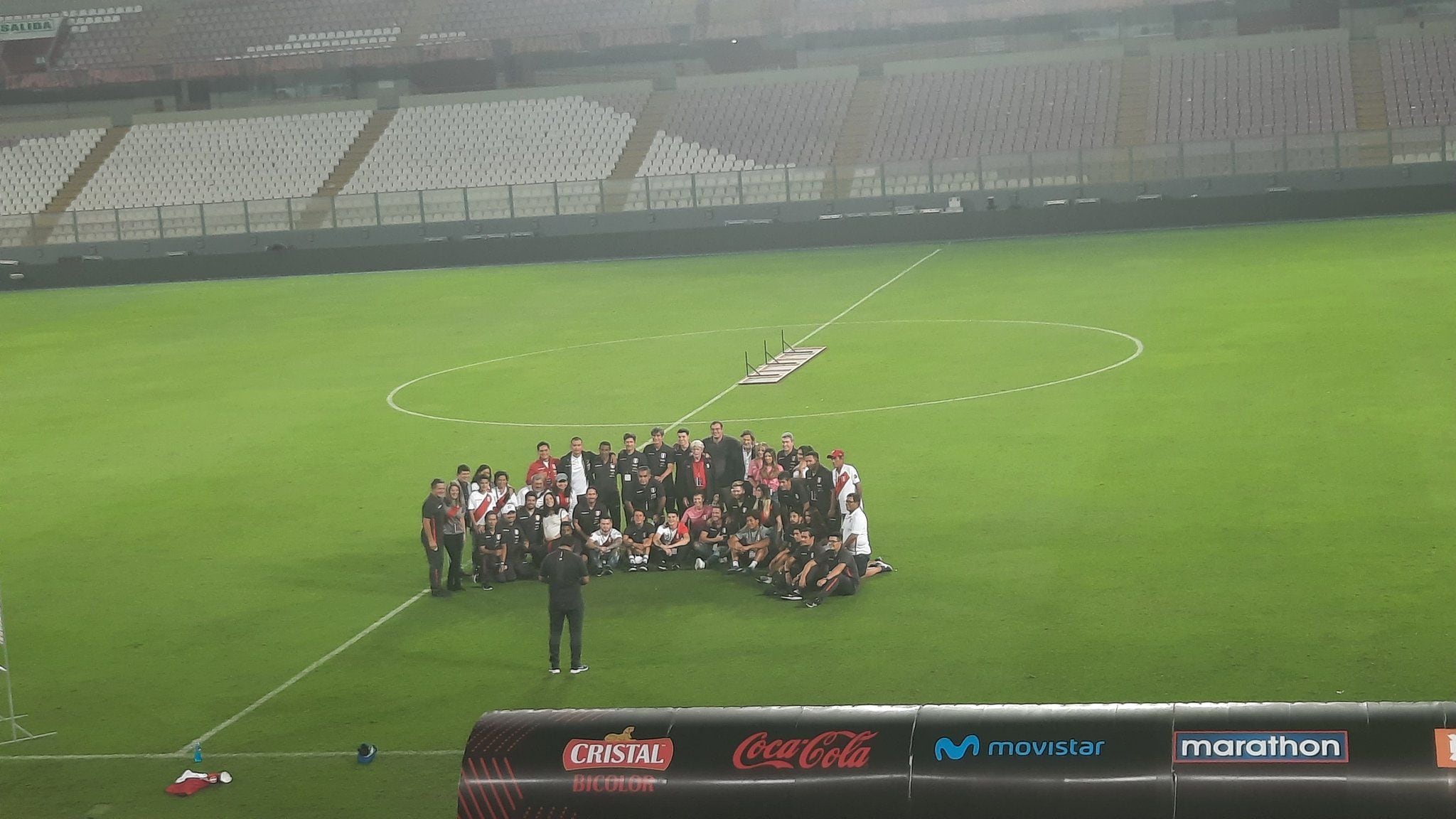 Ricardo Gareca compartió con el equipo de la selección peruana y su familia. (Foto: @pedrocaneloec)
