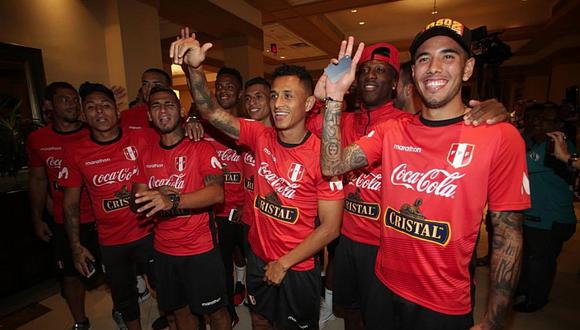 Jugadores agradecieron apoyo de hinchas en banderazo previo al Perú vs Chile
