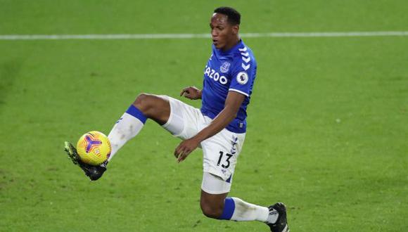 Yerry Mina fue cambiado al minuto 35 del primer tiempo del Newcastle vs. Everton. (Foto: AFP)