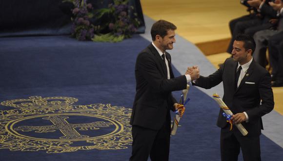 Casillas dialogó con sus excompañeros de la selección española en Twitter. (Foto: AFP)
