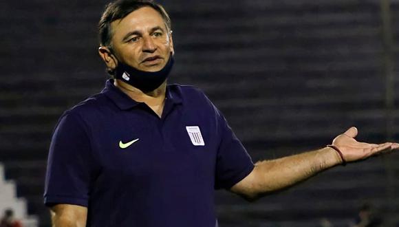 Carlos Bustos es entrenador de Alianza Lima desde enero del 2021. (Foto: Liga de Fútbol Profesional)
