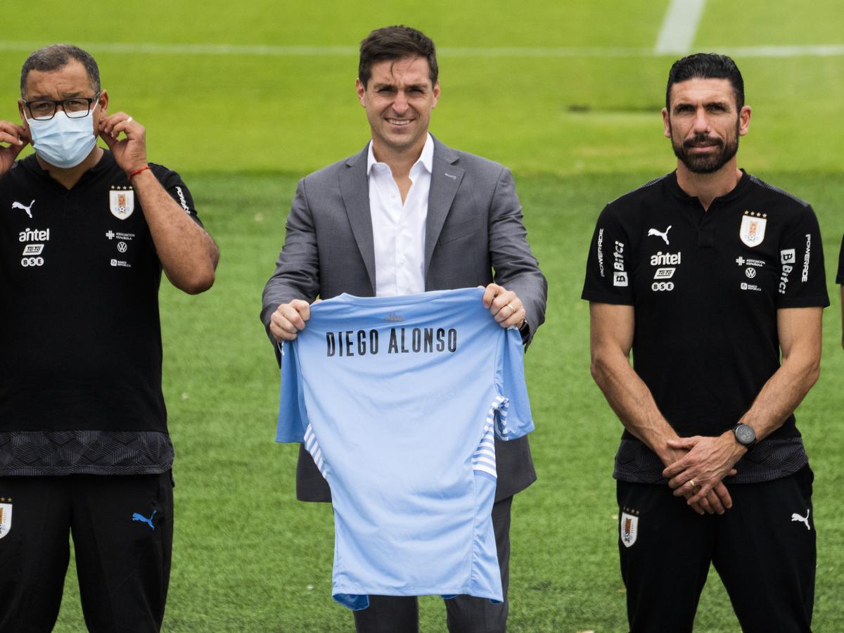 Diego Alonso es el nuevo entrenador de la selección uruguaya de