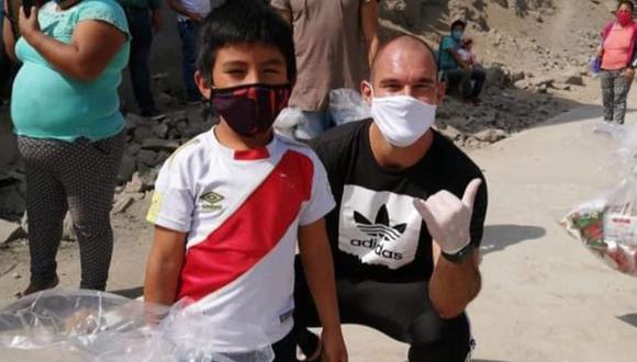 Adrián Zela regaló víveres a los más necesitados con la pandemia del coronavirus. (Foto: Instagram)