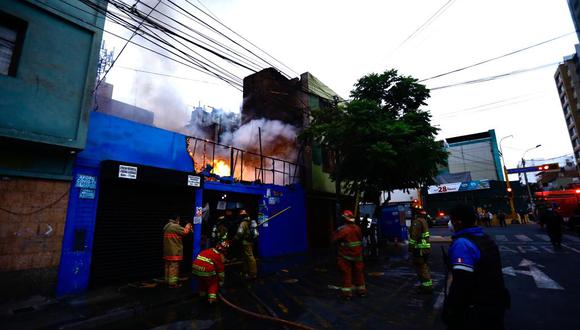 Incendio en mercado de Lince dejó daños materiales. (Foto: César Grados/@photo.gec)