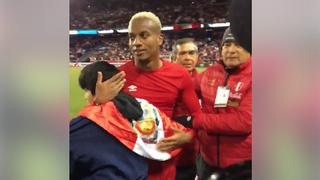 Notable gesto de André Carrillo para niño que entró a la cancha [VIDEO]