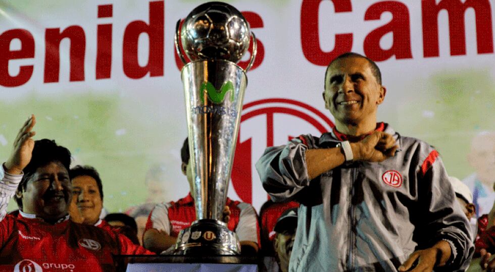 "El profesor Umaña se queda un año más en el Aurich"